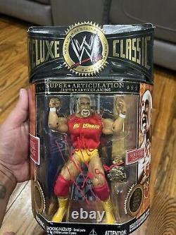 Autographed Hulk Hogan Deluxe Classic Figure (red)