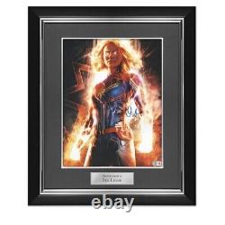 Affiche de Captain Marvel signée par Brie Larson. Cadre de luxe.