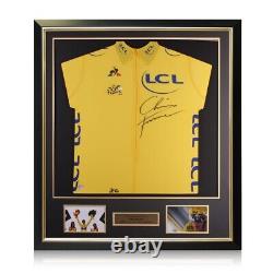 Chris Froome a signé le maillot jaune du Tour de France 2017. Cadre de luxe.