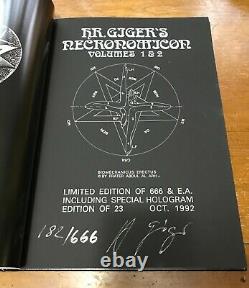 H. R. Giger Necronomicon I & II Deluxe Signé Et Numéroté 182/666 Bound En Cuir