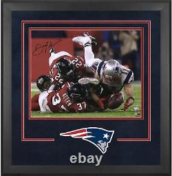 Julian Edelman des Patriots de la NE, photo encadrée et signée 16 x 20 du catch des champions du Super Bowl LI