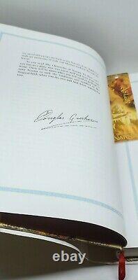 Les Chroniques complètes de Narnia par C. S. Lewis, signées par Douglas Gresham en 1998.