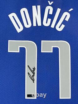 Luka Doncic Signé Autographié Dallas Mavericks Blue Jersey Deluxe Framed Panini
