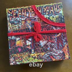 Promo 0000/2000 Yeah Yeah Yeahs SIGNED Fever to Tell LTD ED box set SEALED NEW	 <br/> 
 
<br/>	 Promo 0000/2000 Yeah Yeah Yeahs Fièvre à raconter LTD ED coffret signé NEUF scellé