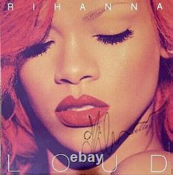 Rihanna a signé l'édition CD Lithograph Couture Deluxe AUTOGRAPHIÉE de LOUD